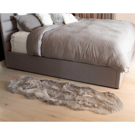 Homeroots 2 x 6 in. Sheepskin Rug - Grey 317268